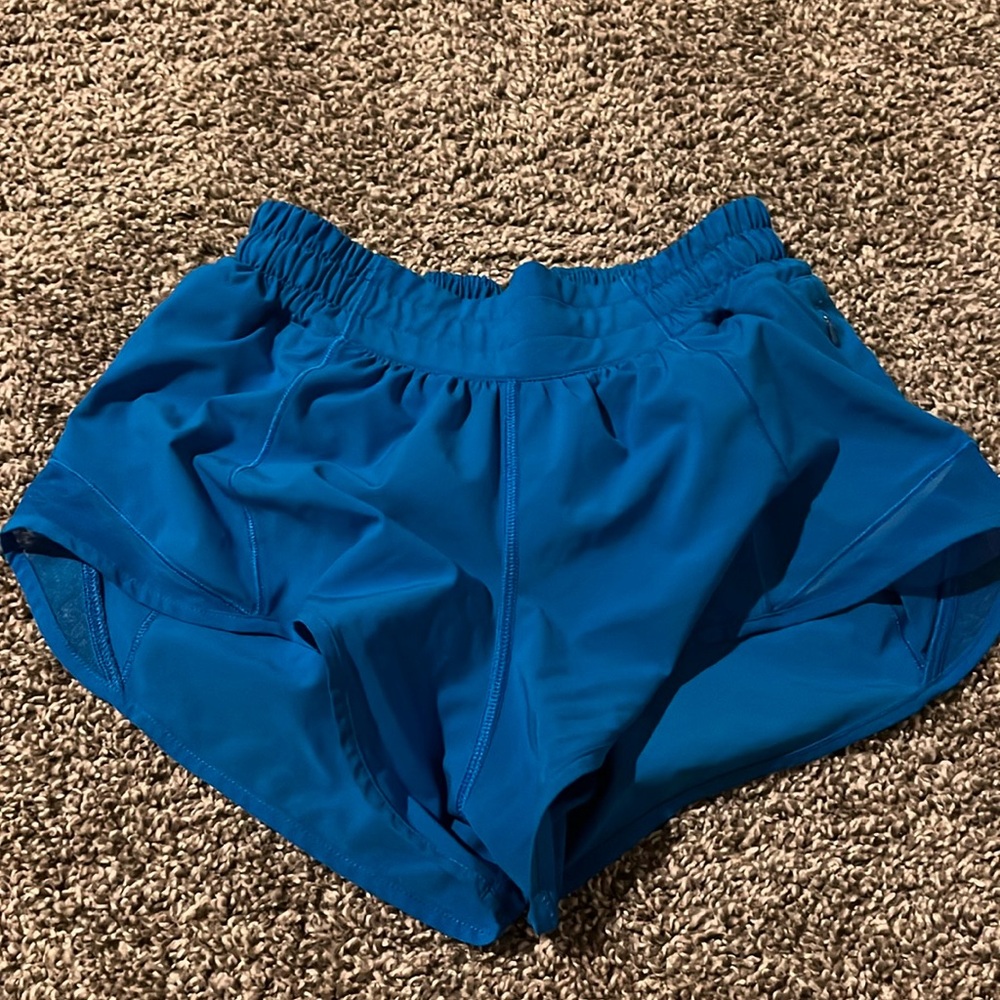 lululemon poolside hotty hot shorts 2.5 inch size 2
